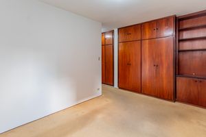 Image 11 - 884913