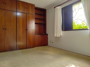 Image 8 - 884913