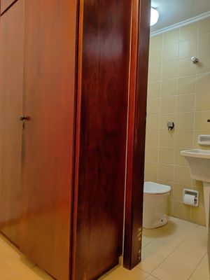 Image 18 - 884913