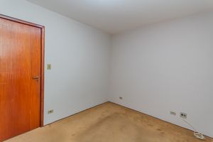 Image 18 - 884913