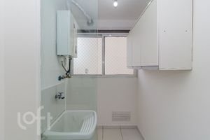 Image 19 - 884916