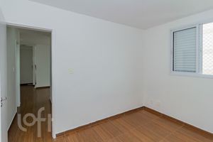Image 8 - 884916