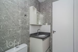 Image 14 - 884916