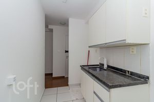 Image 17 - 884916
