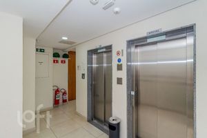 Image 21 - 884916