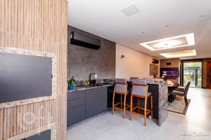 Image 11 - 884918