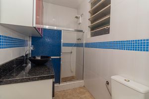 Image 16 - 884925
