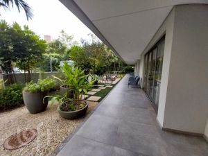 Image 21 - 884929