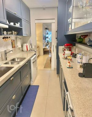 Image 8 - 884930