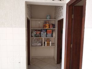 Image 29 - 884931
