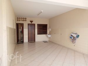Image 12 - 884931