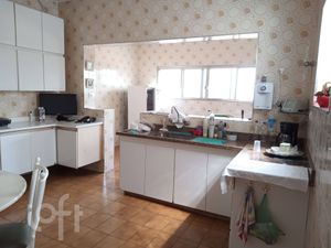 Image 5 - 884931