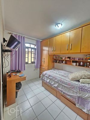 Image 11 - 884936