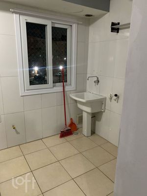 Image 7 - 884937