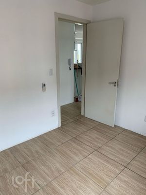 Image 18 - 884937