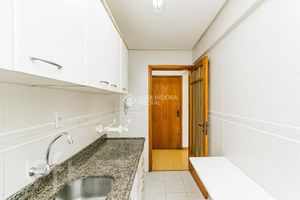Image 8 - 884938