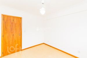 Image 6 - 884938