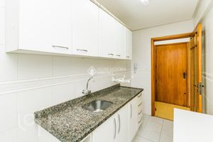 Image 10 - 884938