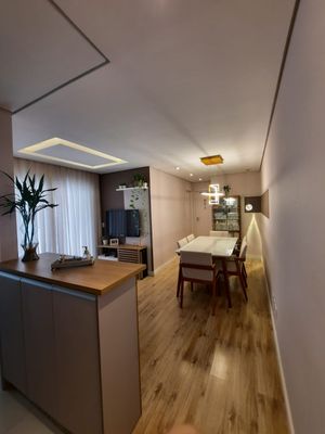 Image 6 - 884939