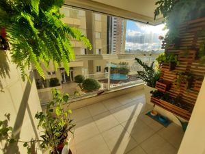 Image 11 - 884939