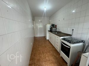 Image 15 - 884940