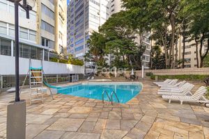 Image 8 - 884942