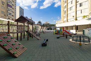 Image 4 - 884942