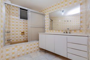 Image 14 - 884942