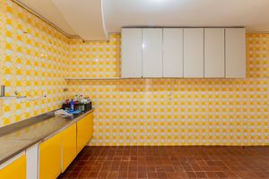 Image 21 - 884942