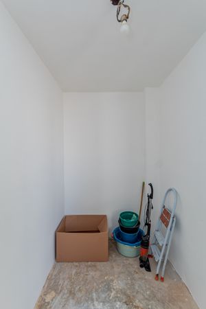 Image 27 - 884942