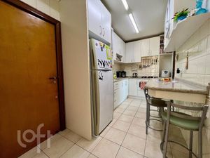 Image 7 - 884944