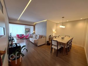 Image 7 - 884944