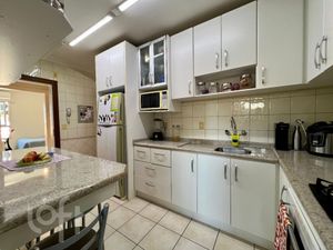 Image 6 - 884944