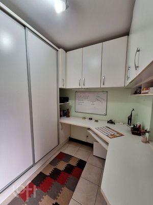 Image 12 - 884944