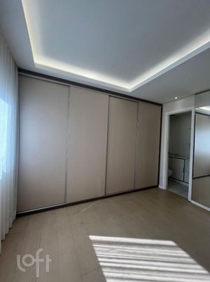 Image 11 - 884947