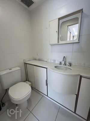 Image 8 - 884947
