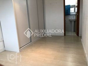 Image 8 - 884951