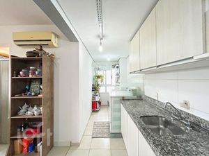 Image 9 - 884951