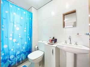 Image 19 - 884951