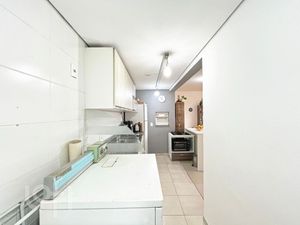 Image 10 - 884951