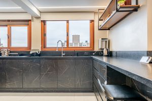 Image 14 - 884953
