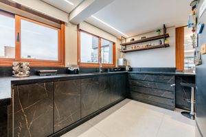 Image 15 - 884953
