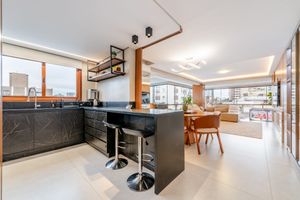 Image 12 - 884953