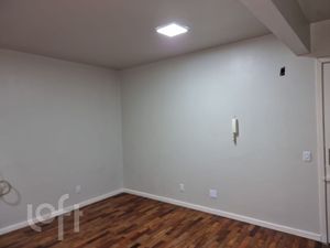Image 6 - 884962