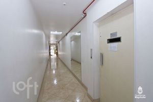 Image 17 - 884962