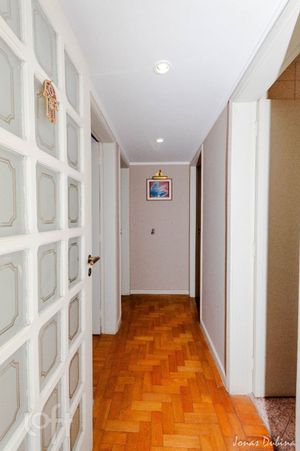 Image 7 - 884963