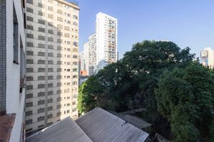Image 10 - 884968