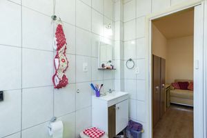 Image 11 - 884968