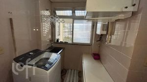 Image 9 - 884969