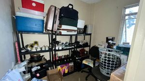 Image 10 - 884969